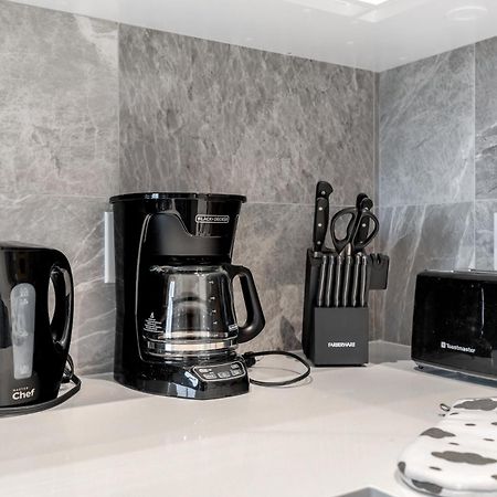 Modern Comfort At Ubc: 1Br Condo Near Campus Ванкувер Экстерьер фото
